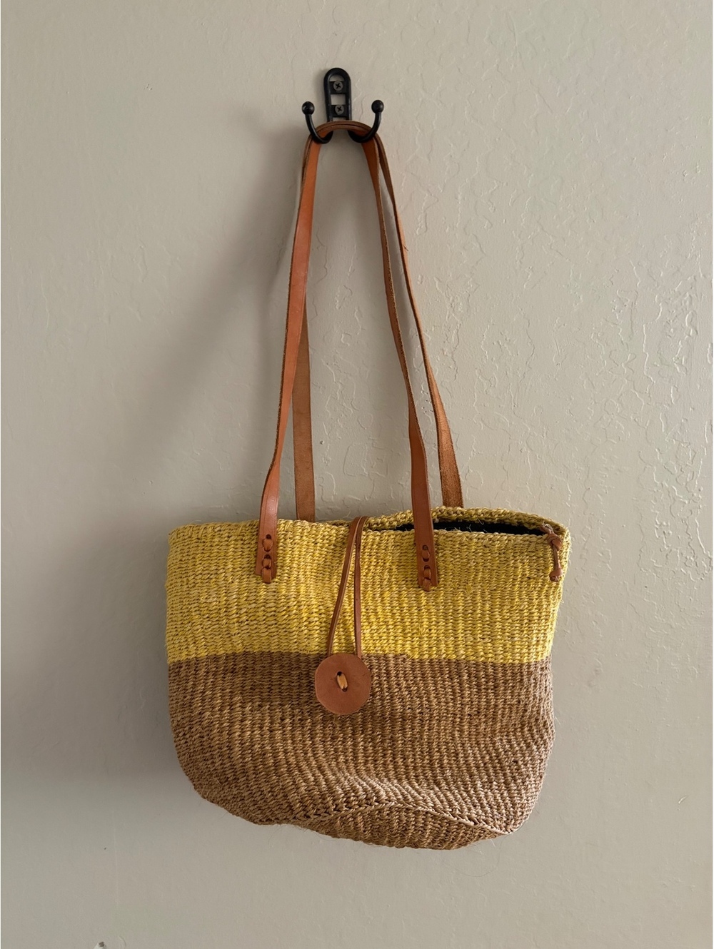Straw tote bag